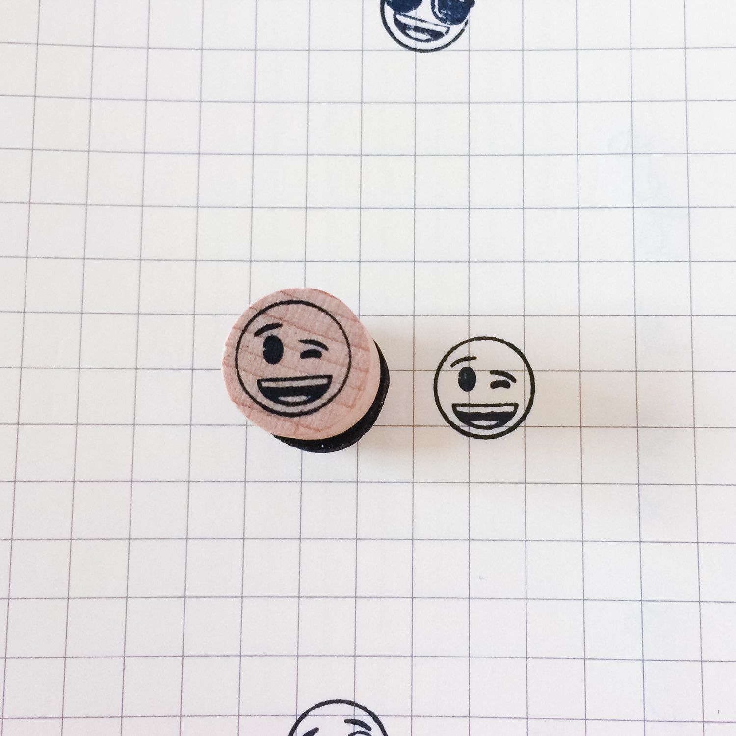 tampon emoji clin d'oeil