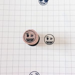 tampon emoji clin d'oeil