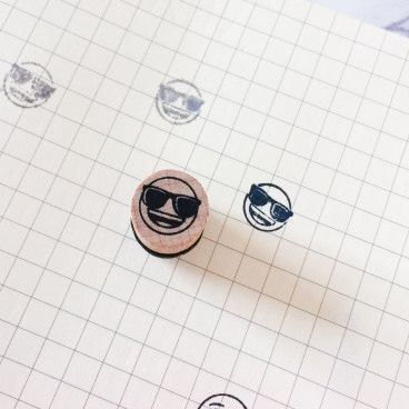 Tampon emoji: smiley à lunettes de soleil